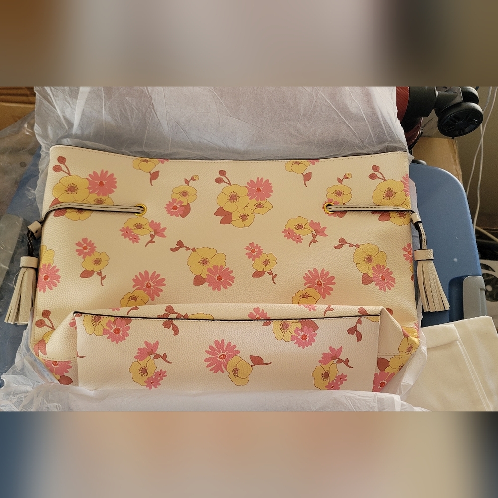 Floral Cream BagNew large leather flower purse opened only for photos: see last